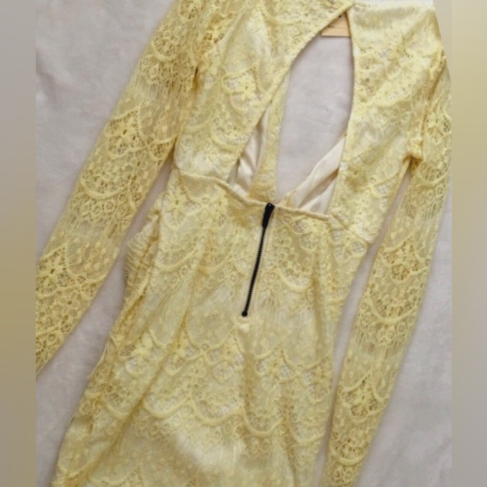 Reverse Yellow open back, plunging neckline lace short dress. NEW RE $69⚡️sale - Picture 7 of 15